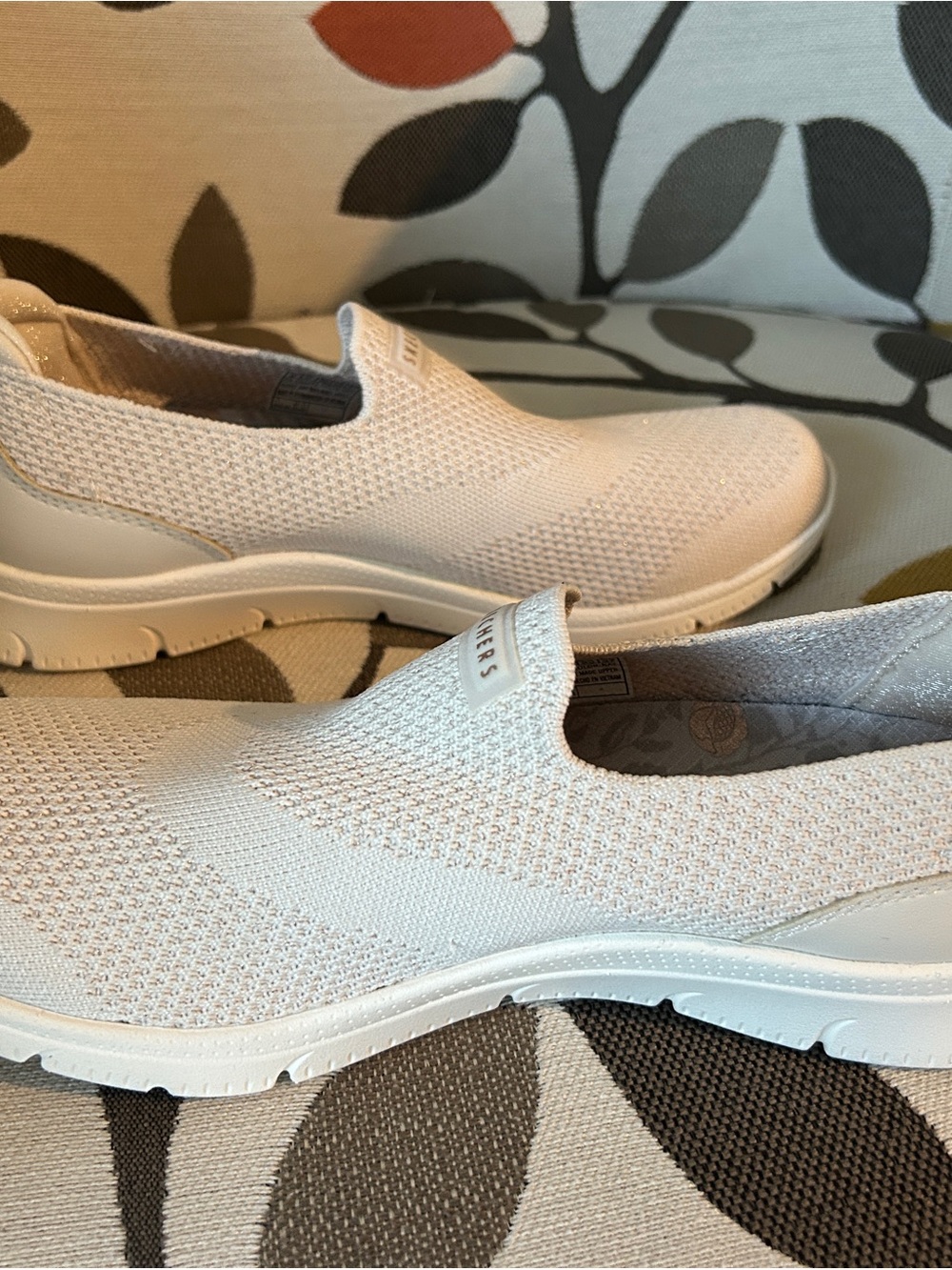 Skechers Women's Size 8 Slip-On Knit Sneakers in Light Beige. Never worn. - Picture 5 of 7